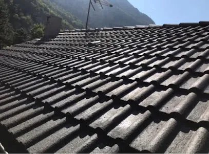 Image de couvreur . Zingueur . charpentier couverture Tourainne rhône-Alpes