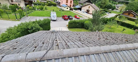 Image de Entreprise montagne: Couvreur & peintre en bâtiment Demoussage nettoyage et traitement hydrofuge toiture 63